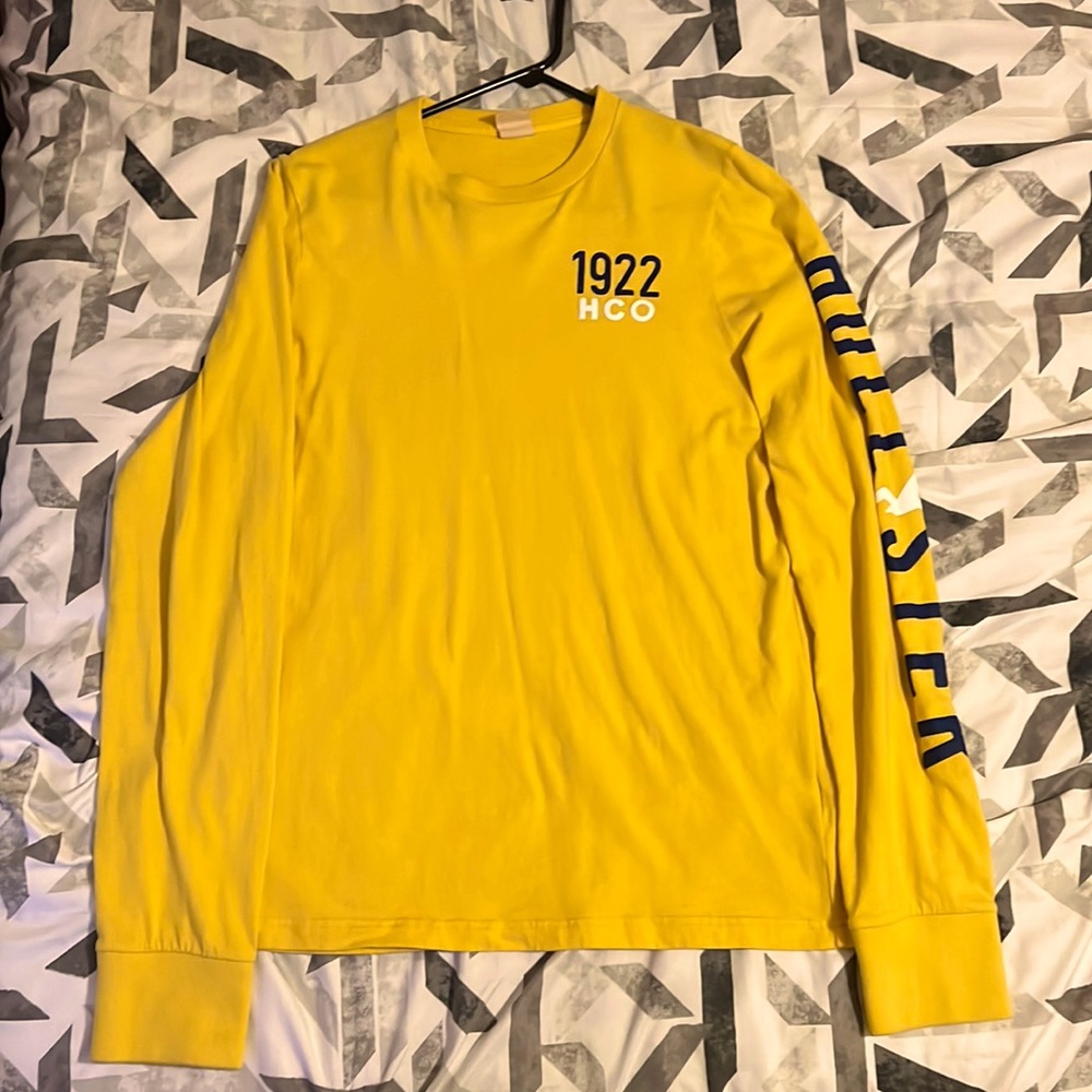 Hollister tee